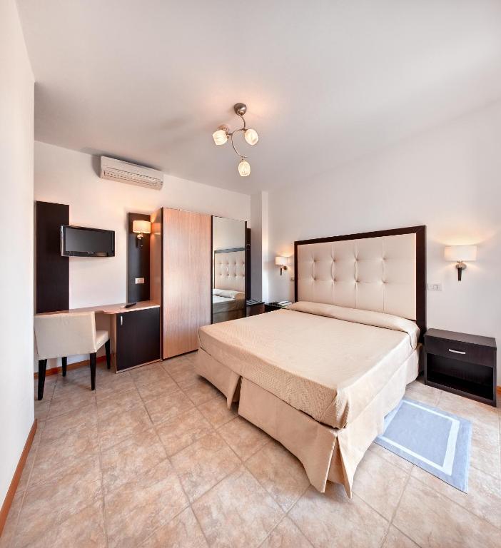 Hotel Bahia San Benedetto del Tronto Habitación foto